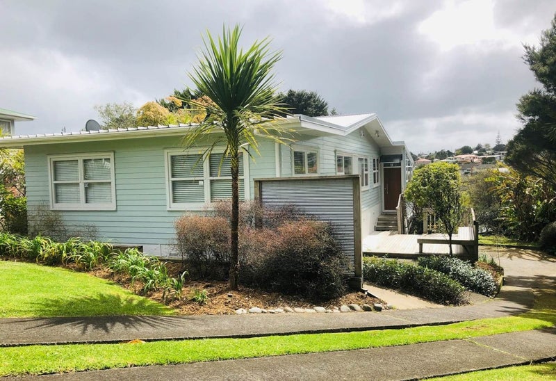 18 Madison Place, Forrest Hill, Auckland - Carousel 1
