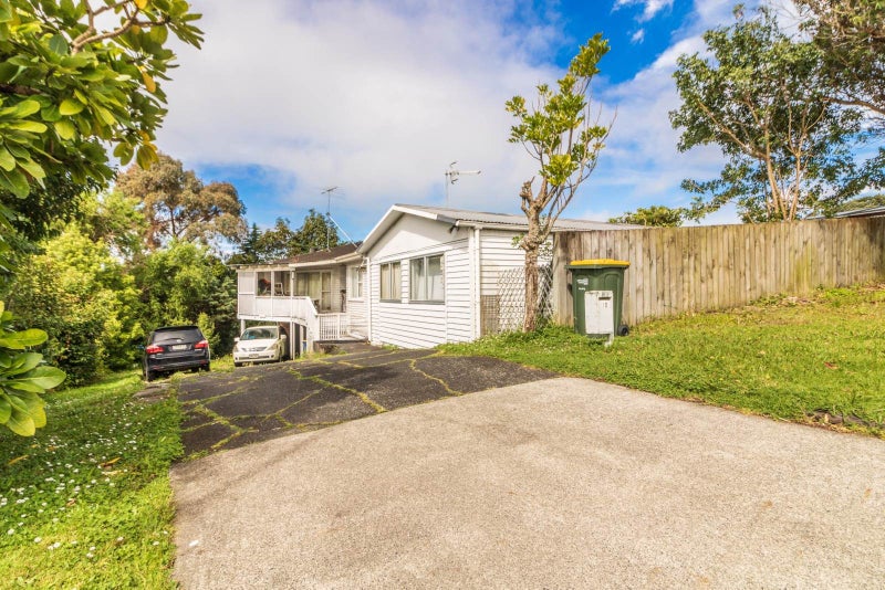 13 Totaravale Drive, Totara Vale, Auckland - Carousel 2