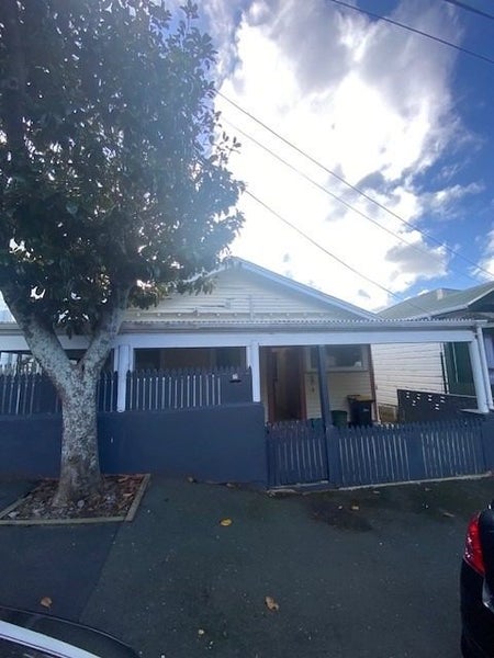 17 Lawrence Street, Newtown, Wellington - Carousel 1
