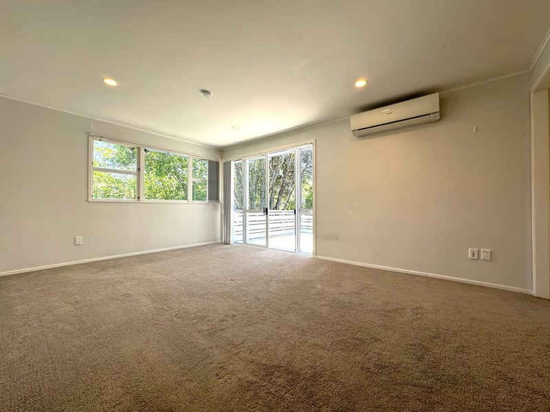 2 Datura Place, Sunnynook, Auckland - Carousel 2