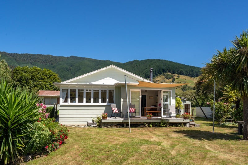 1406 Queen Charlotte Drive, Linkwater, Picton - Carousel 2