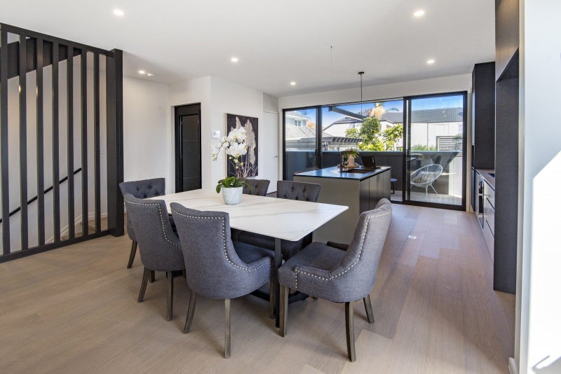 16A Saltburn Road, Milford, Auckland - Carousel 1