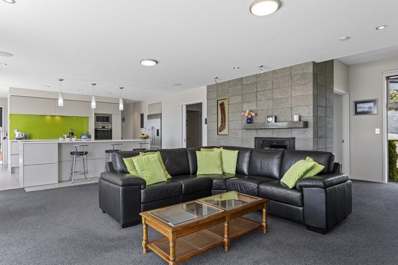 1 Hilltop Lane, Mount Pleasant, Christchurch - Carousel 2