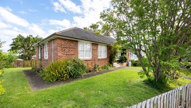 44 Weybridge Crescent, Glen Innes, Auckland - Carousel 1