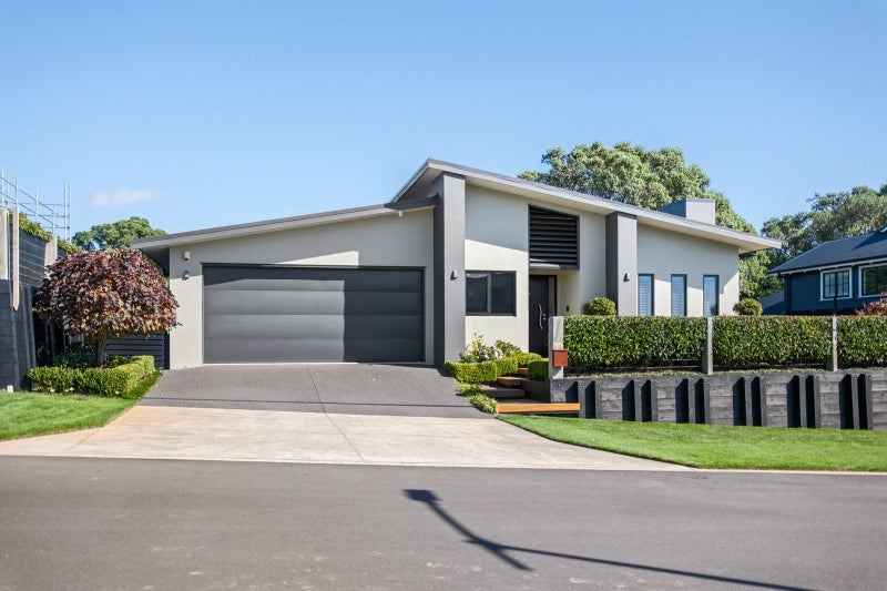 19 Kotare Drive, Waiwhakaiho, New Plymouth - Carousel 1