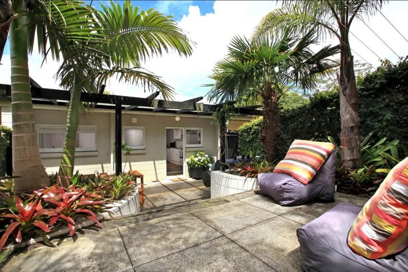 4/4 Don Croot Street, Western Springs, Auckland - Carousel 1