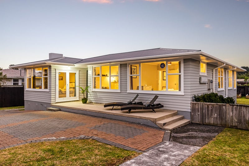 17 Melba Street, Beach Haven, Auckland - Carousel 1