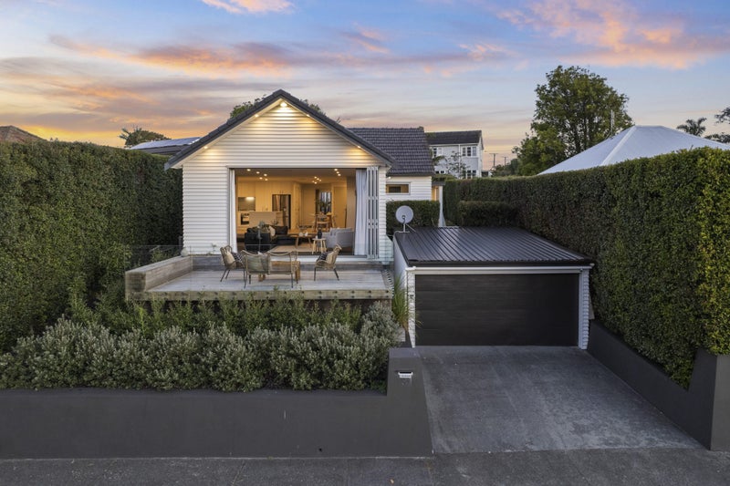 54 Tahapa Crescent, Meadowbank, Auckland - Carousel 2