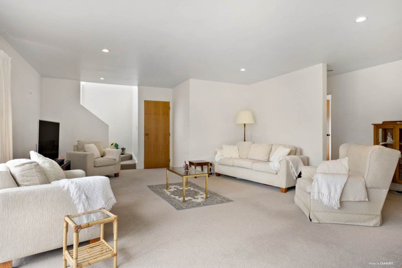 2/8 Strabo Place, Windsor Park, Auckland - Carousel 1