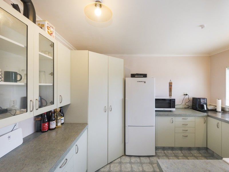 6B Edwards Place, Terrace End, Palmerston North - Carousel 2