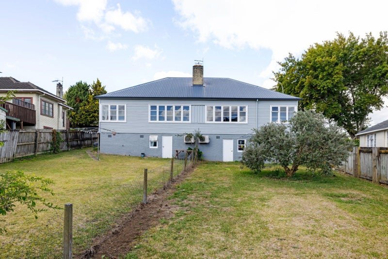 112 Forest Lake Road, Forest Lake, Hamilton - Carousel 2