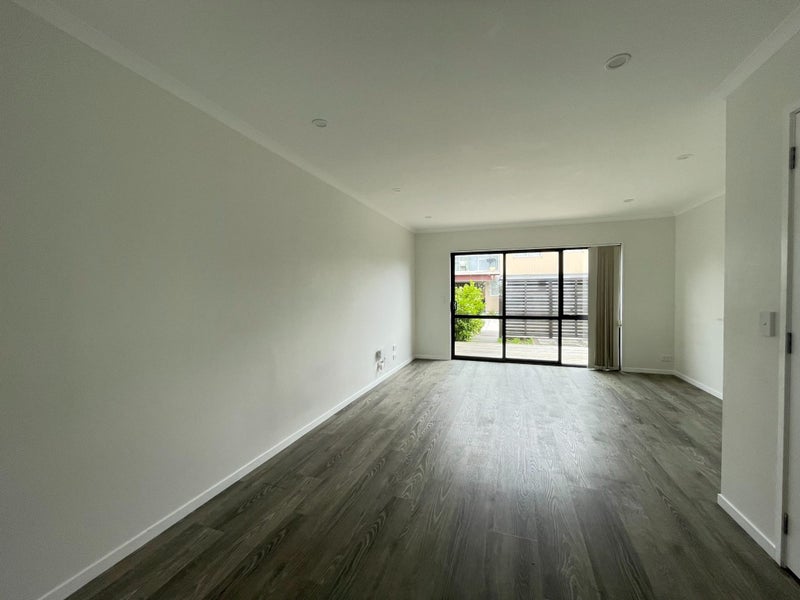 466D Roscommon Road, Clendon Park, Auckland - Carousel 2