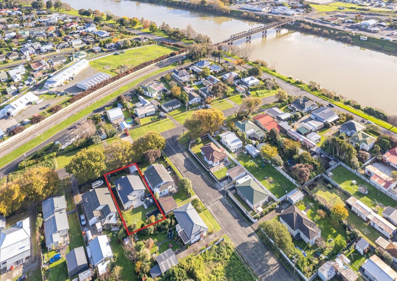 15 Te Mawae Street, Whanganui East, Whanganui - Carousel 2