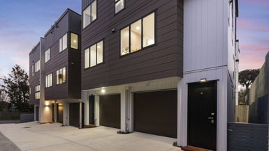 5/2 Flaunty Place, West Harbour, Auckland - Carousel 1