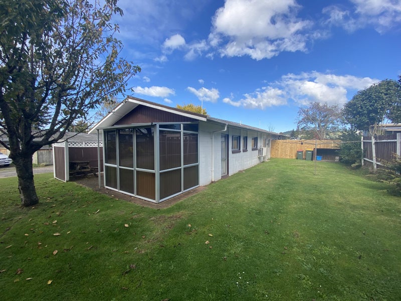 1B Lisa Crescent, Mangakakahi, Rotorua - Carousel 1