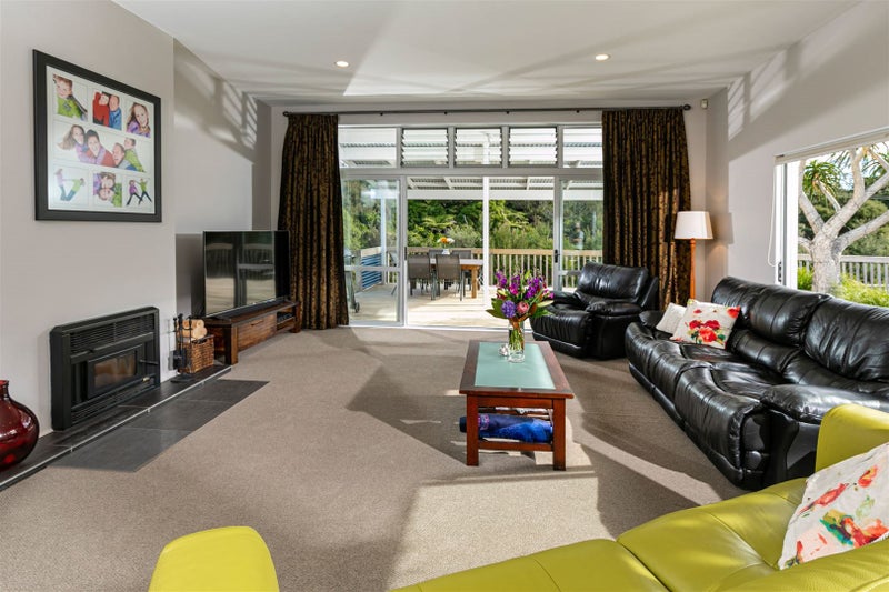 12 Maryann Place, Greenhithe, Auckland - Carousel 2