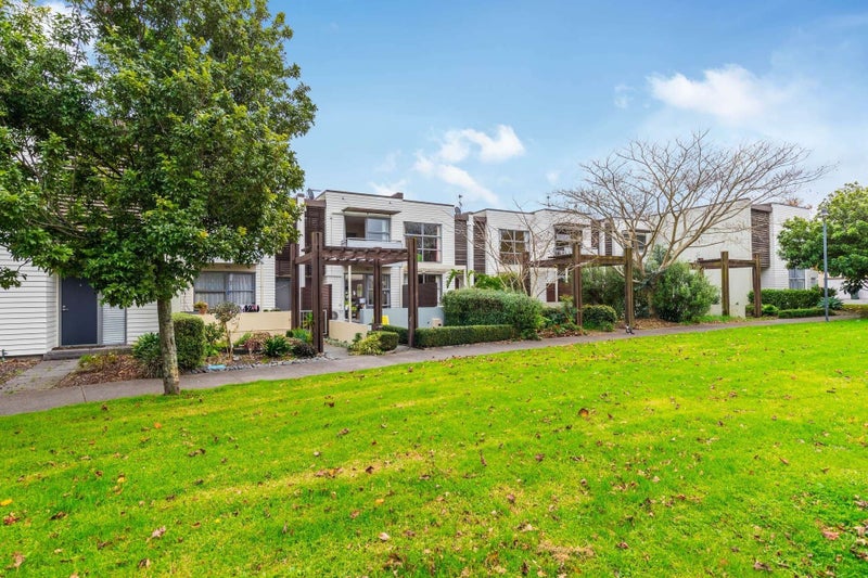12 Figaro Crescent, Takanini, Auckland - Carousel 1