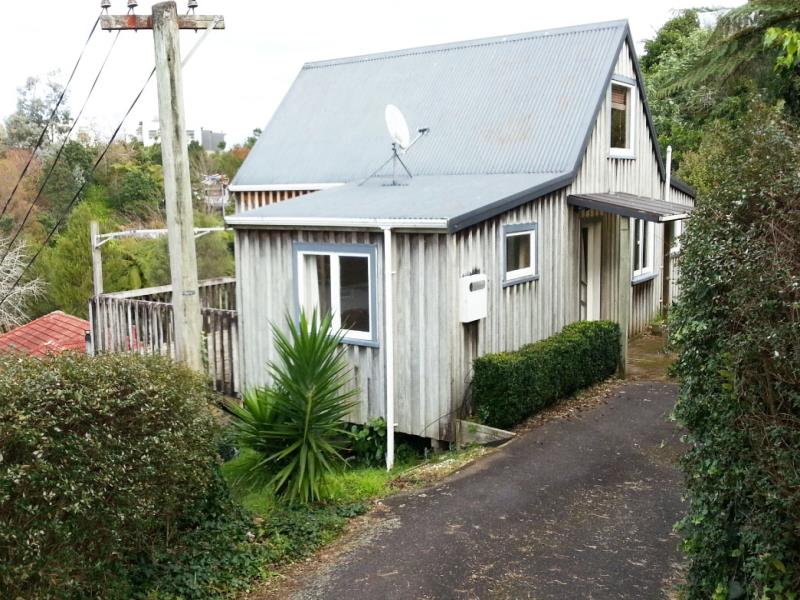 3 Wallace Place, Westown, New Plymouth - Carousel 1