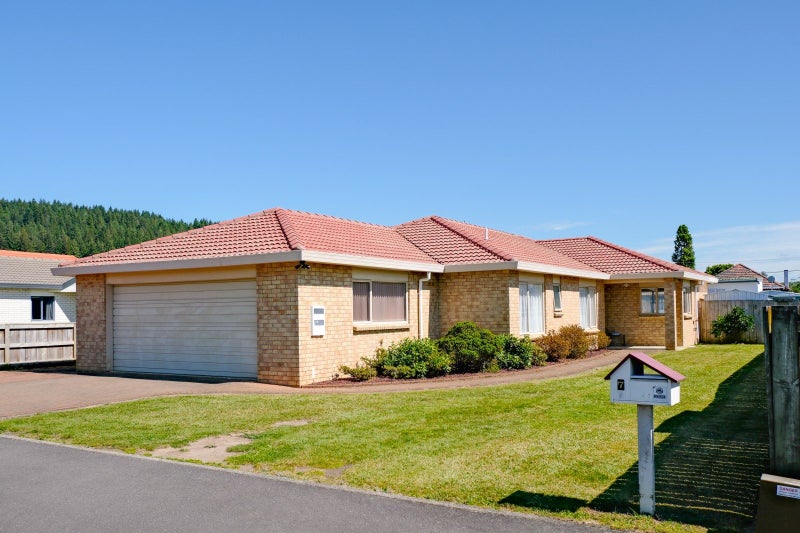 7 Ashmore Place, Fairy Springs, Rotorua - Carousel 1