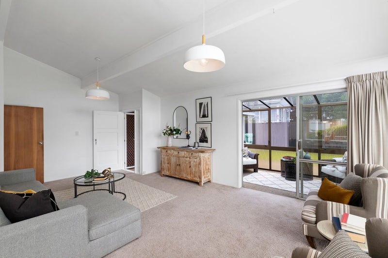 26 Beechdale Crescent, Pakuranga Heights, Auckland - Carousel 2