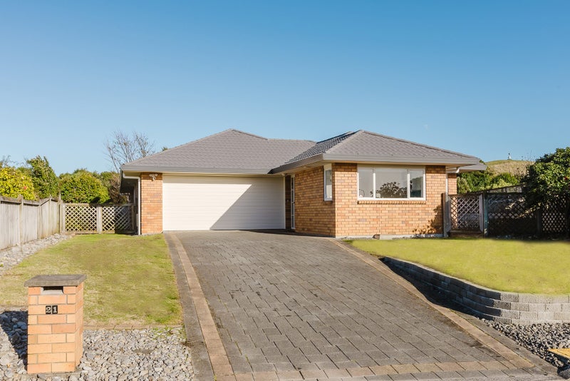21 Crown Hill, Paraparaumu, Paraparaumu - Carousel 1