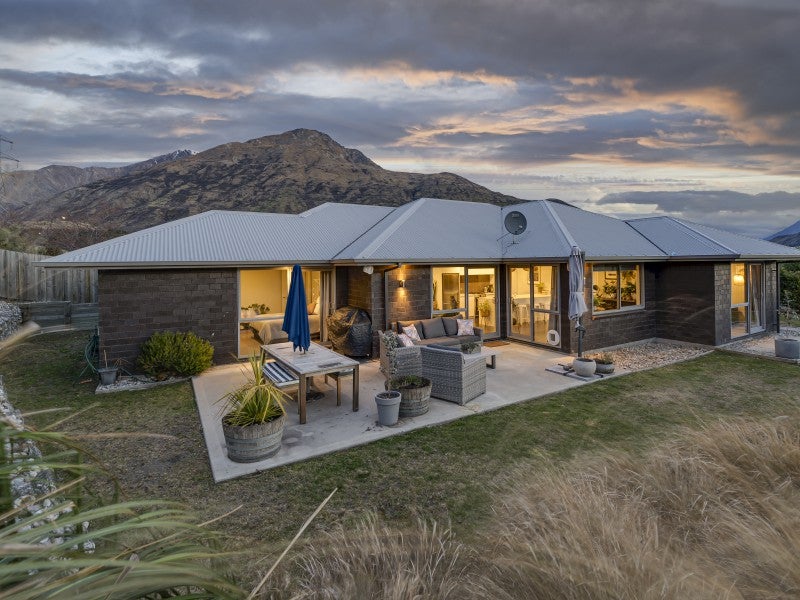 9 Judes Lane, Lower Shotover, Queenstown - Carousel 1