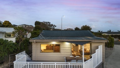 2/18 Gills Road, Bucklands Beach, Auckland - Carousel 1