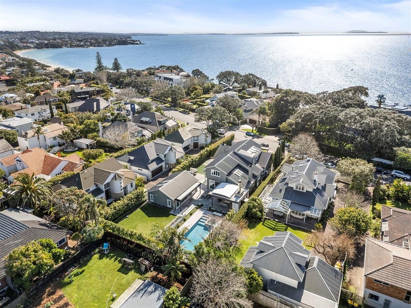 12 Clifton Road, Hauraki, Auckland - Carousel 1