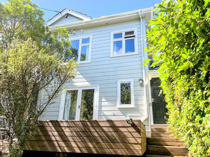 2 Springfield Terrace, Kelburn, Wellington - Carousel 1