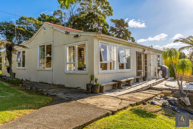 195 Forest Hill Road, Waiatarua, Auckland - Carousel 2