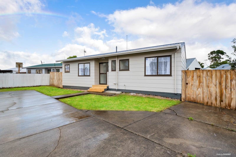1/18 Trevor Hosken Drive, Wiri, Auckland - Carousel 1