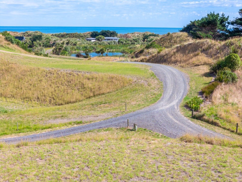 55 Reay MacKay Grove, Waikawa Beach, Manakau - Carousel 1