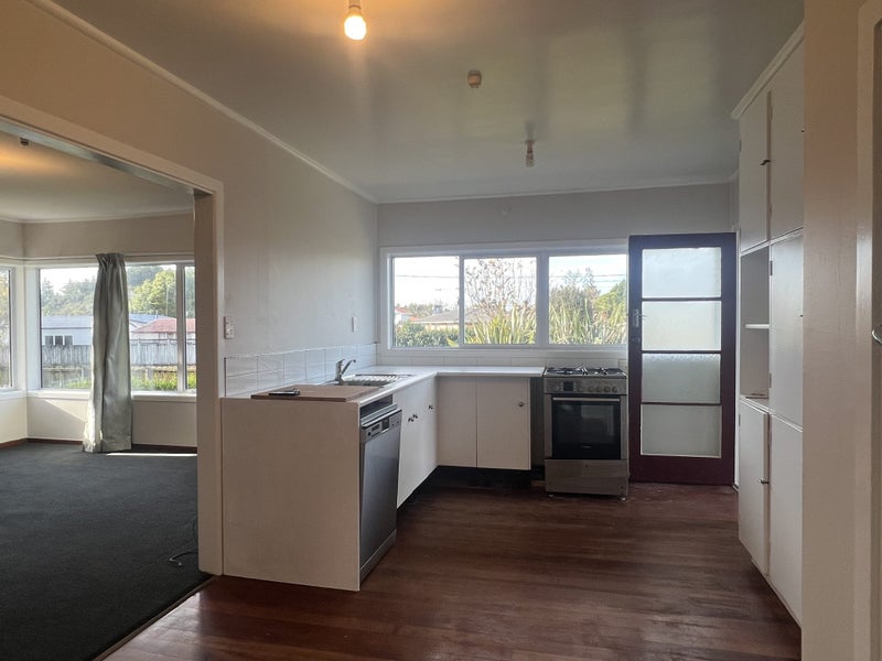 42 Mansel Avenue, Hillcrest, Hamilton - Carousel 2