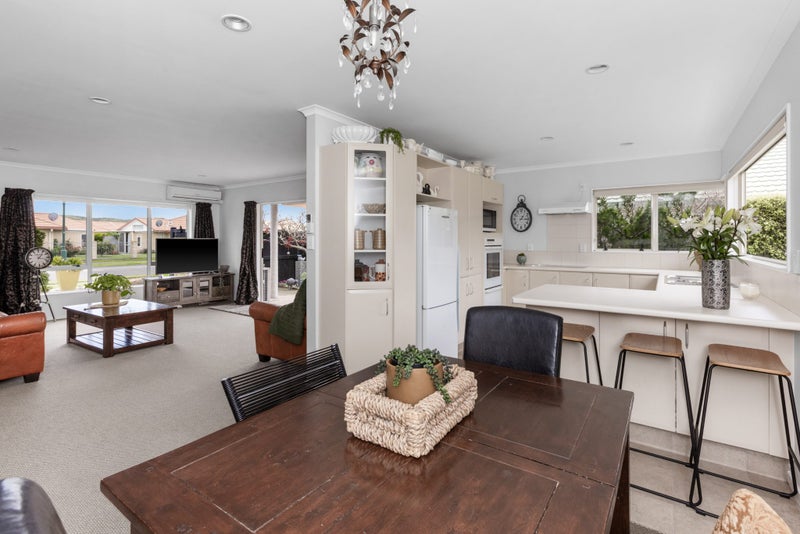 79 Kensington Drive, Taradale, Napier - Carousel 2