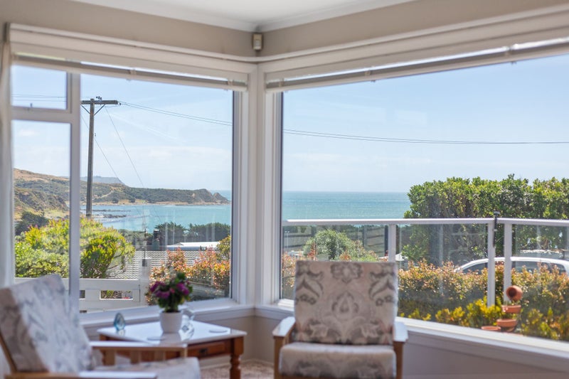 16 Mana View Road, Paremata, Porirua - Carousel 2