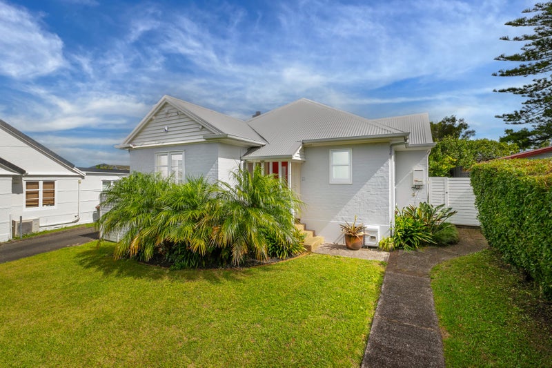 39 Alberta Street, Point Chevalier, Auckland - Carousel 23