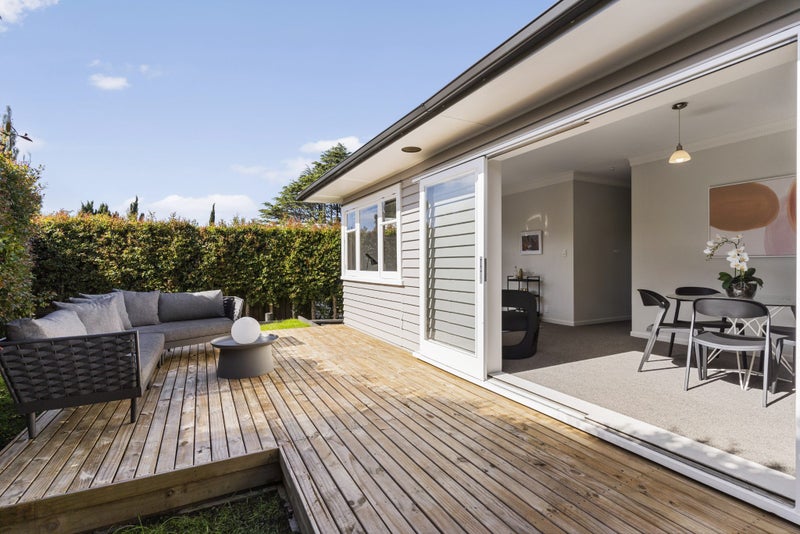 26 Sutherland Road, Point Chevalier, Auckland - Carousel 1