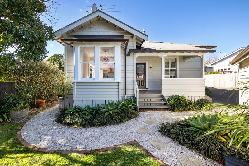 21A Smale Street, Point Chevalier, Auckland - Carousel 1