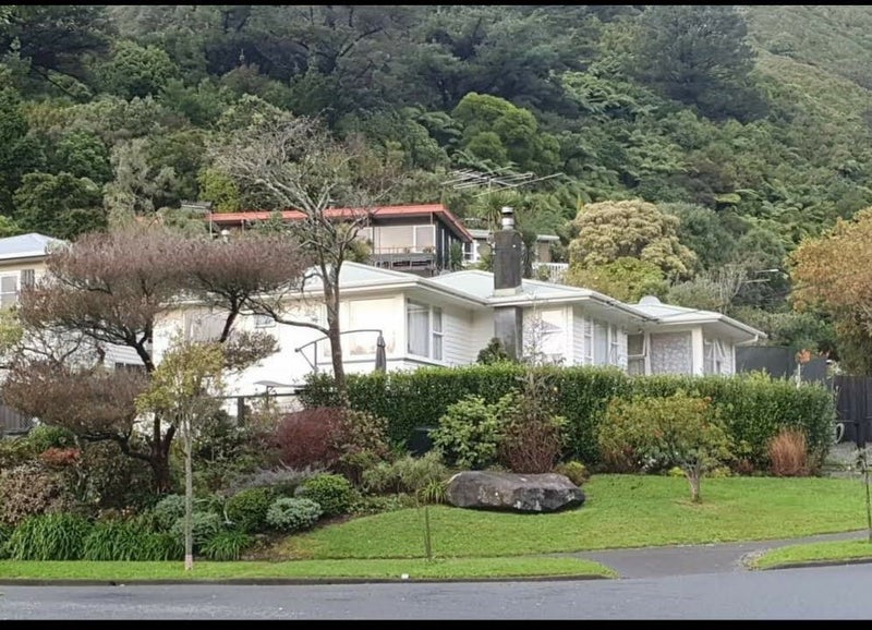 1 Holmes Grove, Naenae, Lower Hutt - Carousel 1