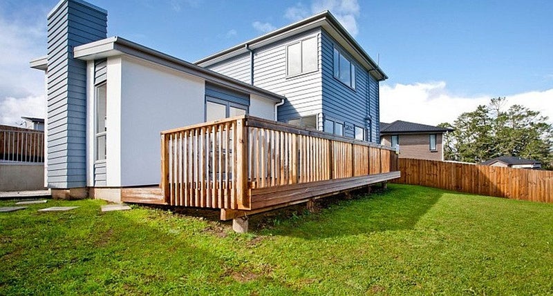 18 Bintulu Place, Fairview Heights, Auckland - Carousel 2