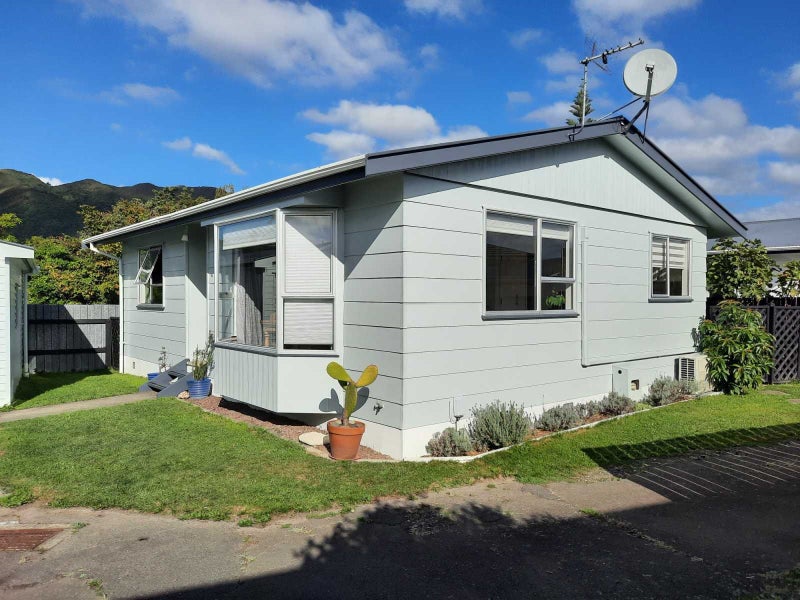 1/6 Awamutu Grove, Waiwhetu, Lower Hutt - Carousel 2
