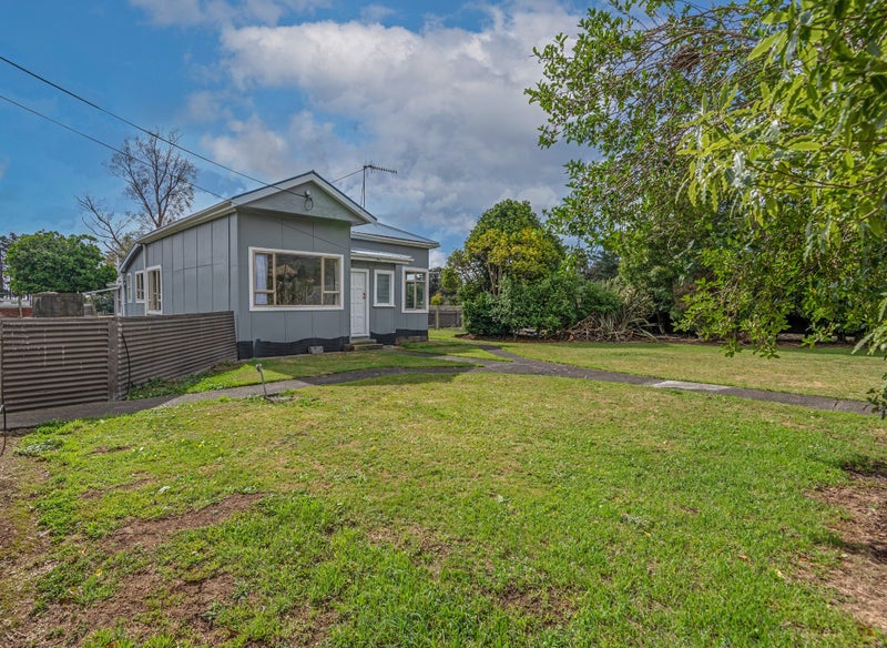 9 Nikau Street, Takaro, Palmerston North - Carousel 1
