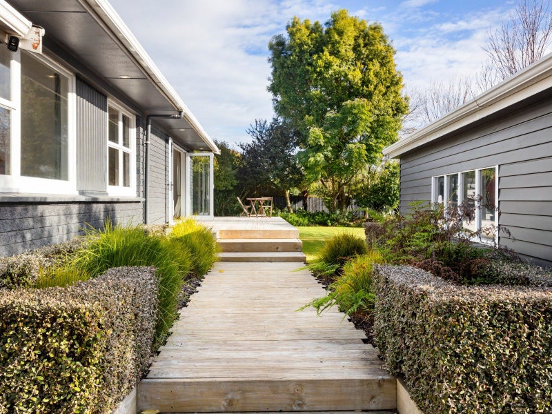 70 Houchens Road, Glenview, Hamilton - Carousel 1