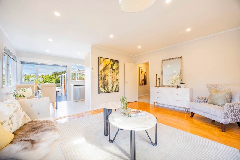 25 Compton Street, Hillcrest, Auckland - Carousel 1