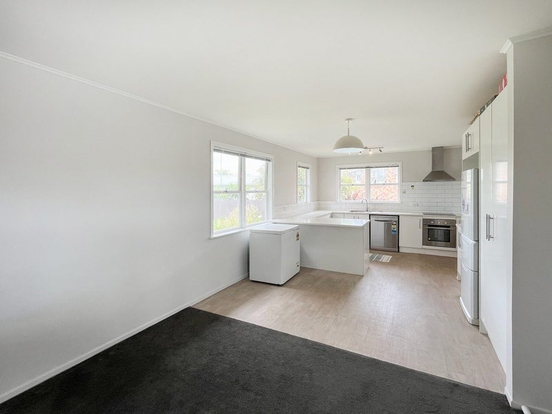 7 Lynette Place, Mangere, Auckland - Carousel 2