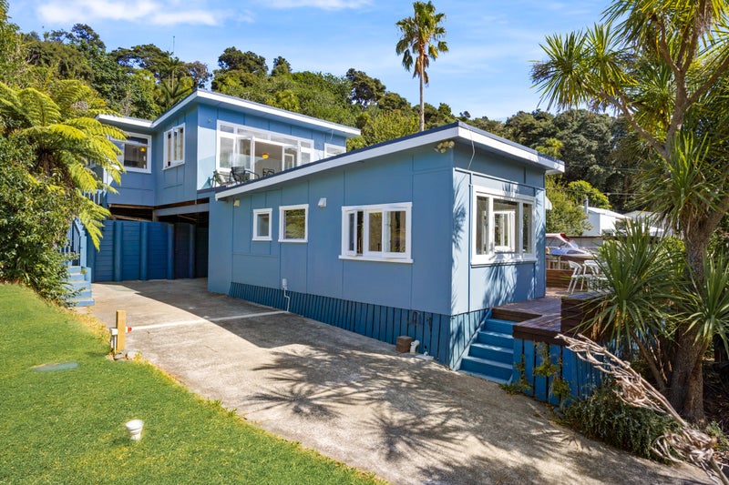 33 Foster Avenue, Huia, Auckland - Carousel 1