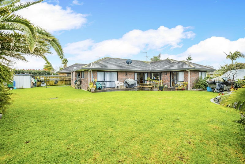 16 Trossach Place, Wattle Downs, Auckland - Carousel 1