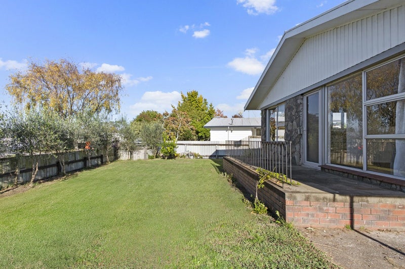 19 Joanna Place, Deanwell, Hamilton - Carousel 14