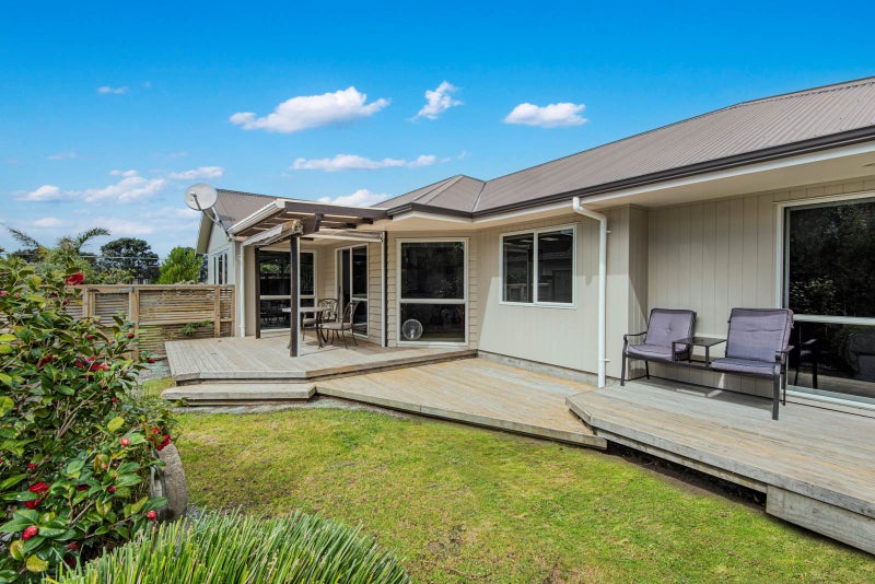 11 Endeavour Place, One Tree Point - Carousel 2