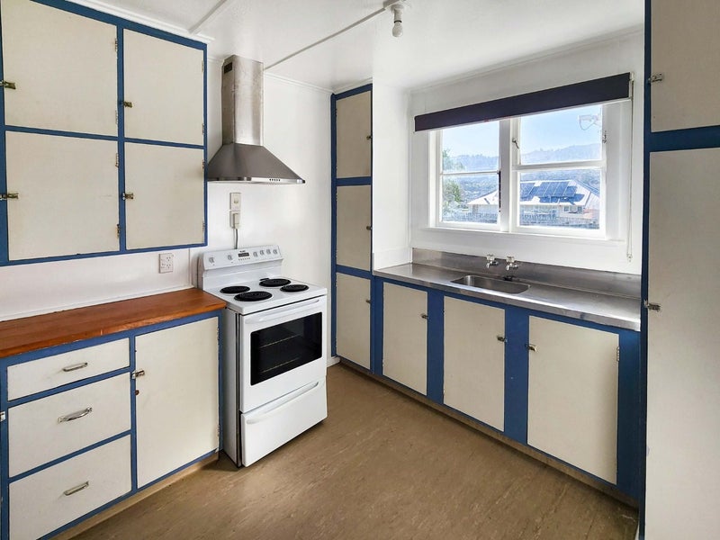 32 Bird Grove, Stokes Valley, Lower Hutt - Carousel 2